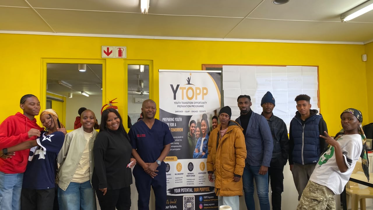 Dr Vena joined the cohort to share his own journey and answer questions about studying and working in healthcare.